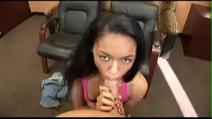 Kamy blackette suce et baise pour éjac faciale