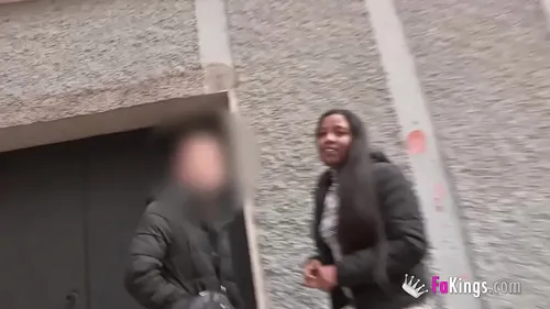 Cubaine ébène baise pour rester en Espagne - casting FAKings