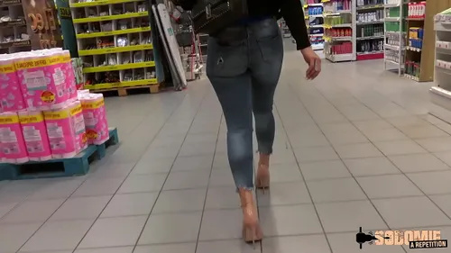 Claudia MILF brunette baise hard et sodomie brutale